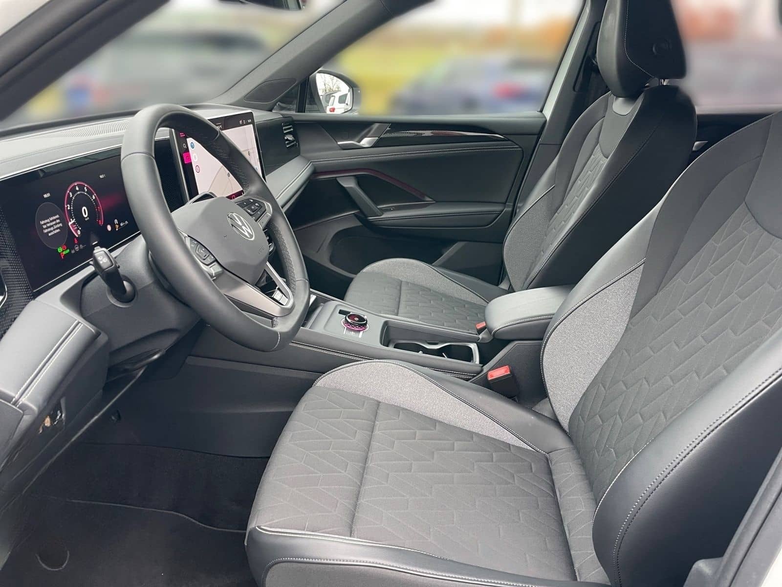 Volkswagen Tiguan 1.5 eTSI Goal 110 kW Matrix-LED AZV Side foto 11