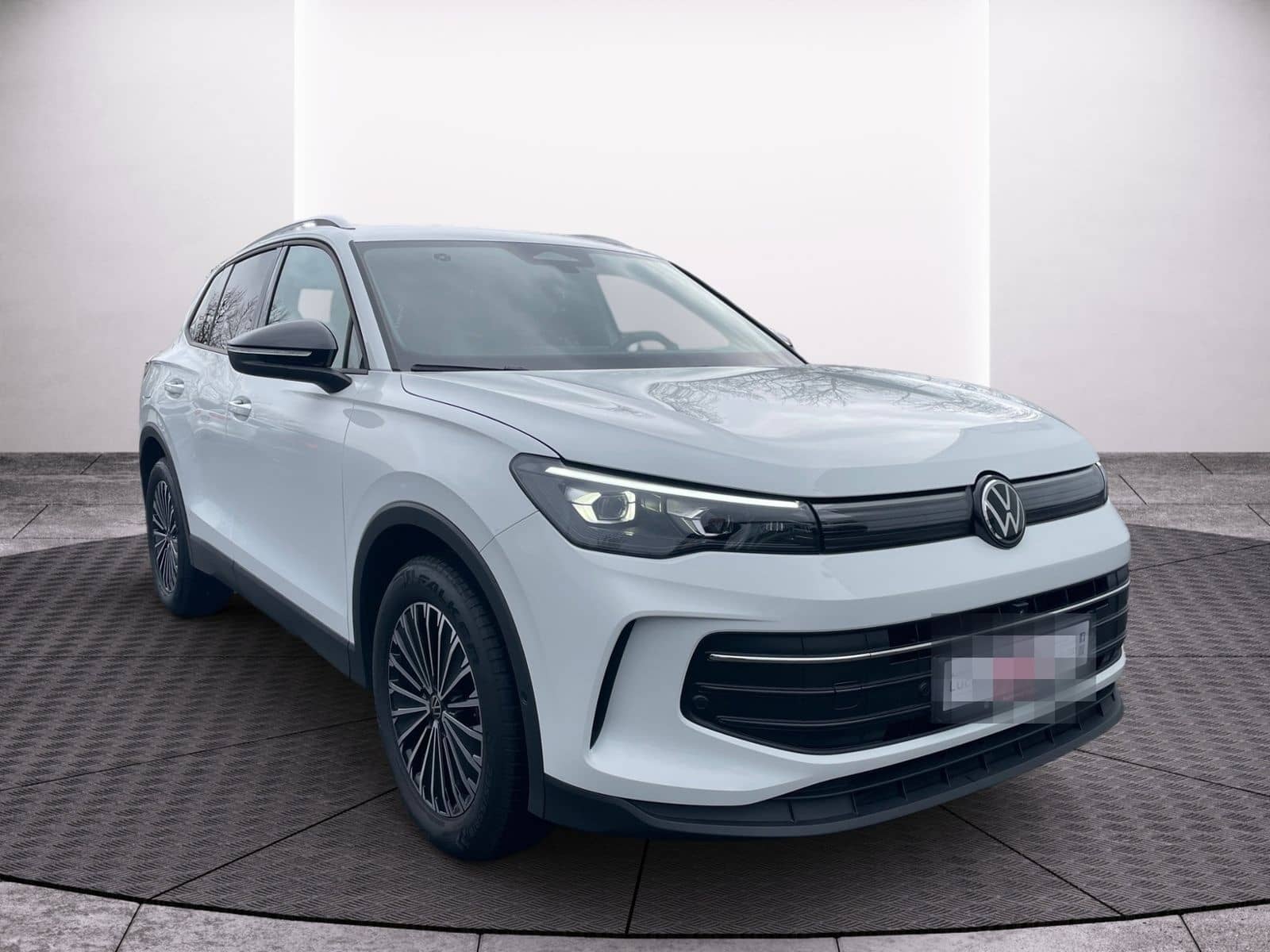 Volkswagen Tiguan 1.5 eTSI Goal 110 kW Matrix-LED AZV Side foto 3