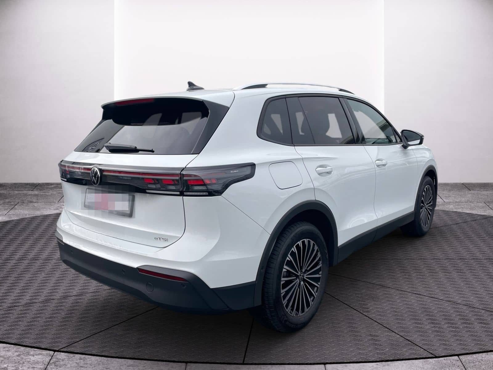 Volkswagen Tiguan 1.5 eTSI Goal 110 kW Matrix-LED AZV Side foto 6