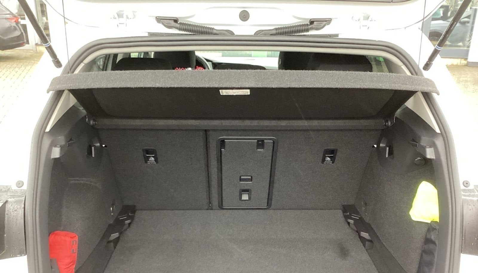 Volkswagen Golf VIII 1.5 TSI ACTIVE +STHZ +IQ.LIGHT +ACC +V foto 14