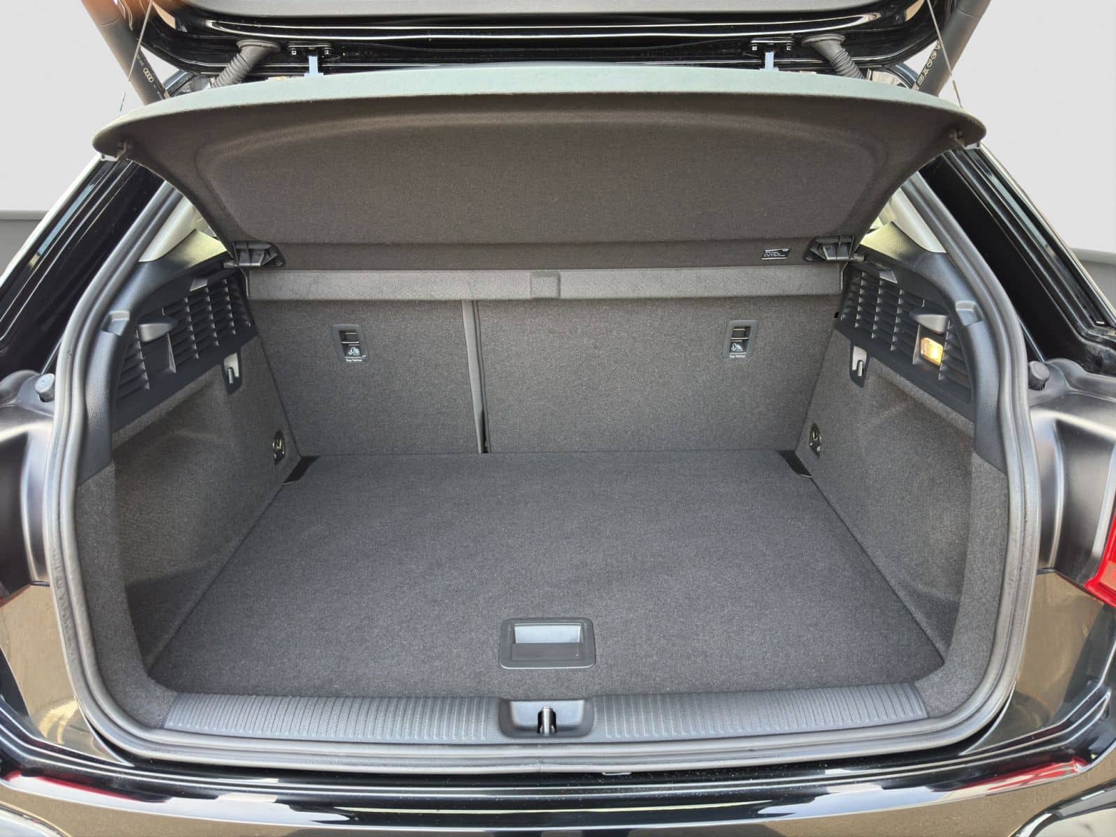 Audi Q2 35 TDI S-tronic LED Einparkhilfe FIS Audi Mus foto 13