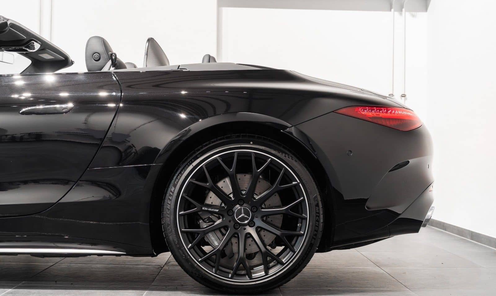 Mercedes-Benz SL 43 AMG Burmester V8 Styling 21" Räder foto 5