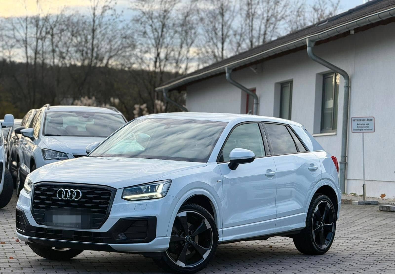 Audi Q2 QUATTRO 3x S-Line AMBIENTE NAVI PDC BLTH SHZ foto 1