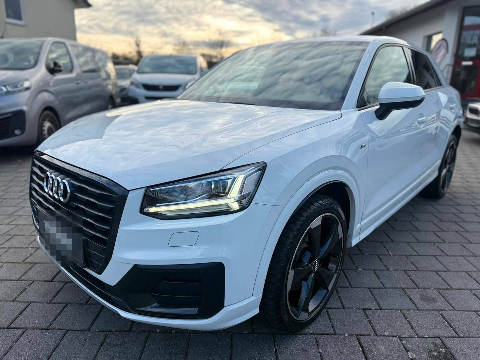 Audi Q2 QUATTRO 3x S-Line AMBIENTE NAVI PDC BLTH SHZ foto 2