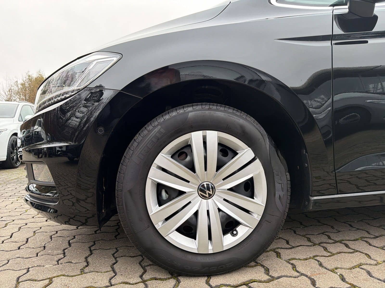 Volkswagen Touran Highline TSi DSG Navi AZV Kamera foto 2