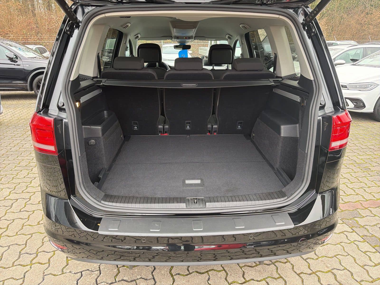 Volkswagen Touran Highline TSi DSG Navi AZV Kamera foto 11