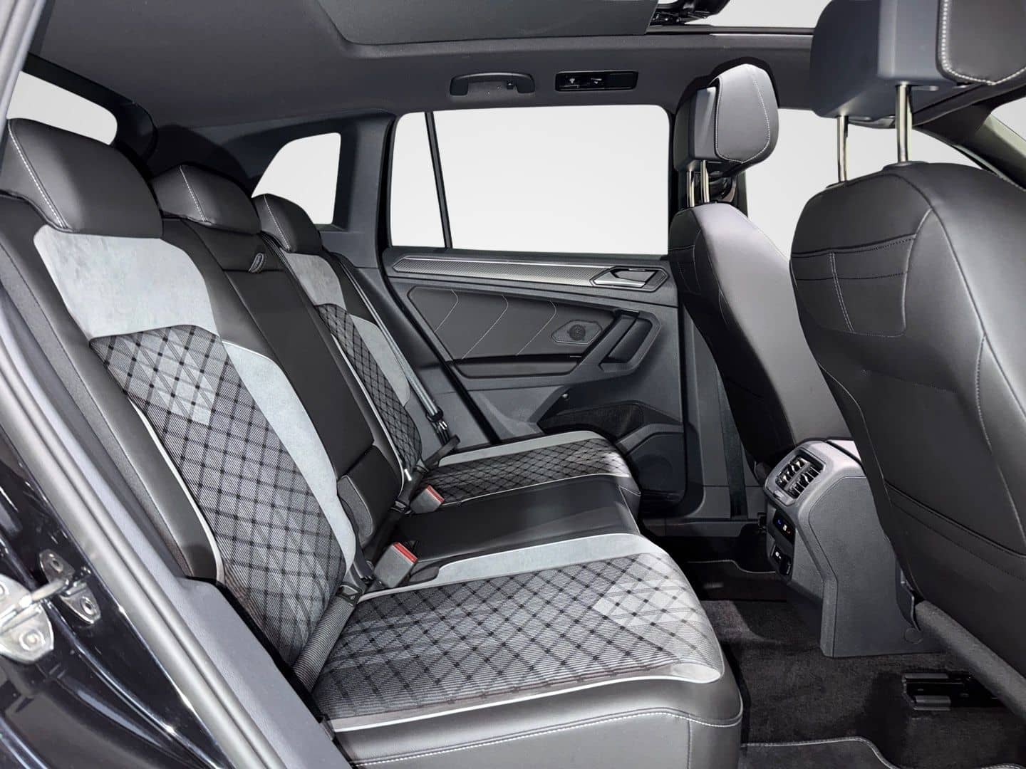 Volkswagen Tiguan 2.0 TDI 4M DSG R LINE BLACK PANO AHK 20Z  foto 11