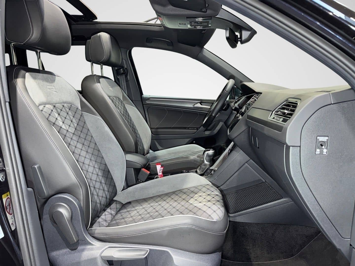 Volkswagen Tiguan 2.0 TDI 4M DSG R LINE BLACK PANO AHK 20Z  foto 12