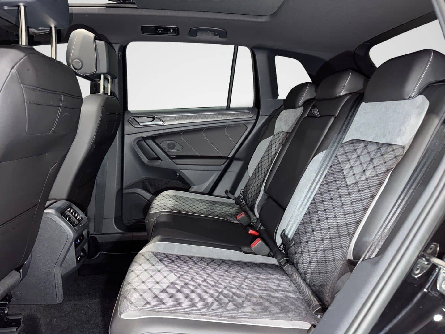 Volkswagen Tiguan 2.0 TDI 4M DSG R LINE BLACK PANO AHK 20Z  foto 10