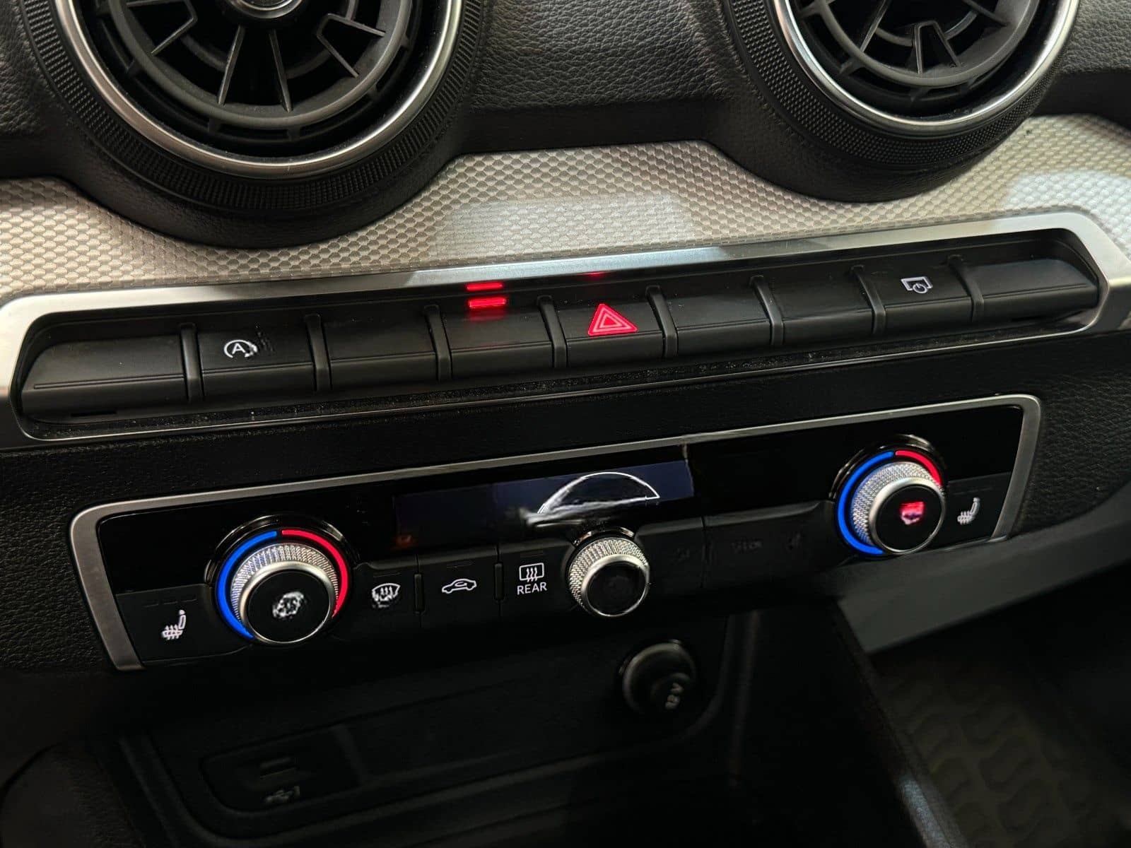 Audi Q2 35 TFSI 1.5/ACC/KAMERA/SHZ/PDC/NAVI/EHK/ALLW. foto 15