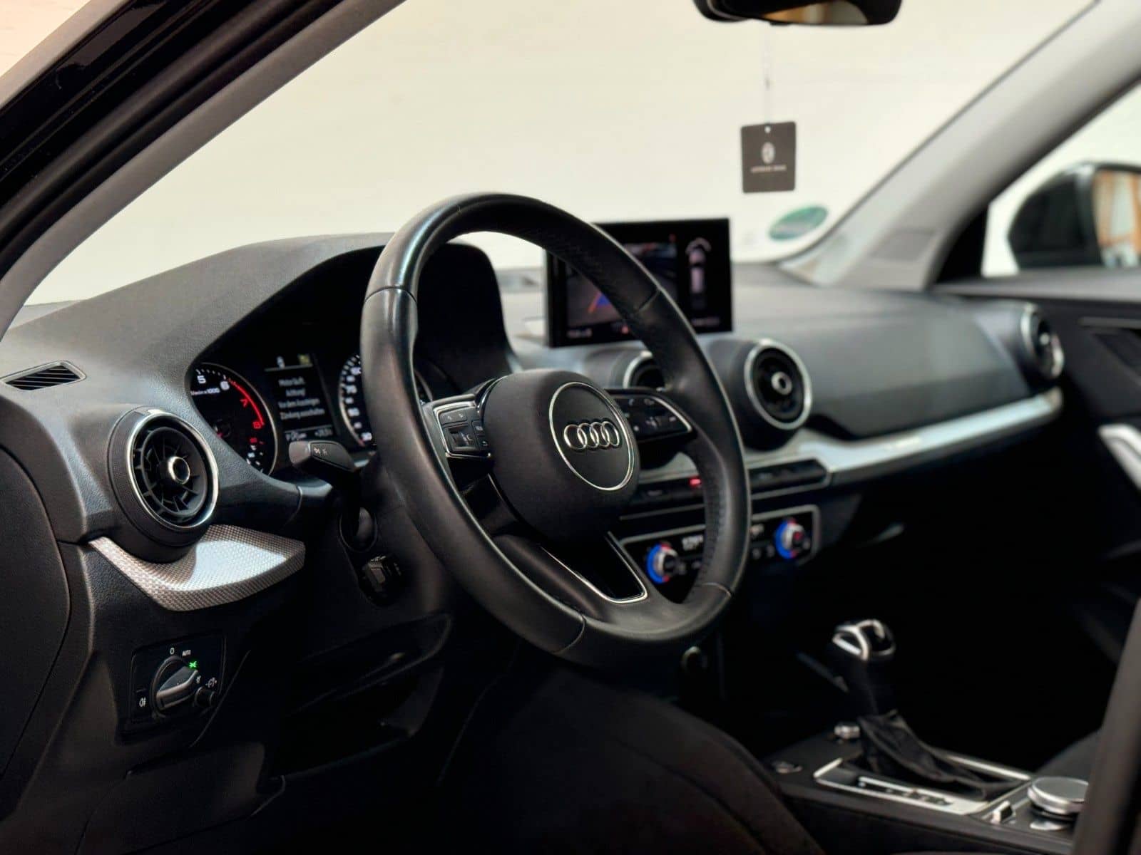 Audi Q2 35 TFSI 1.5/ACC/KAMERA/SHZ/PDC/NAVI/EHK/ALLW. foto 9