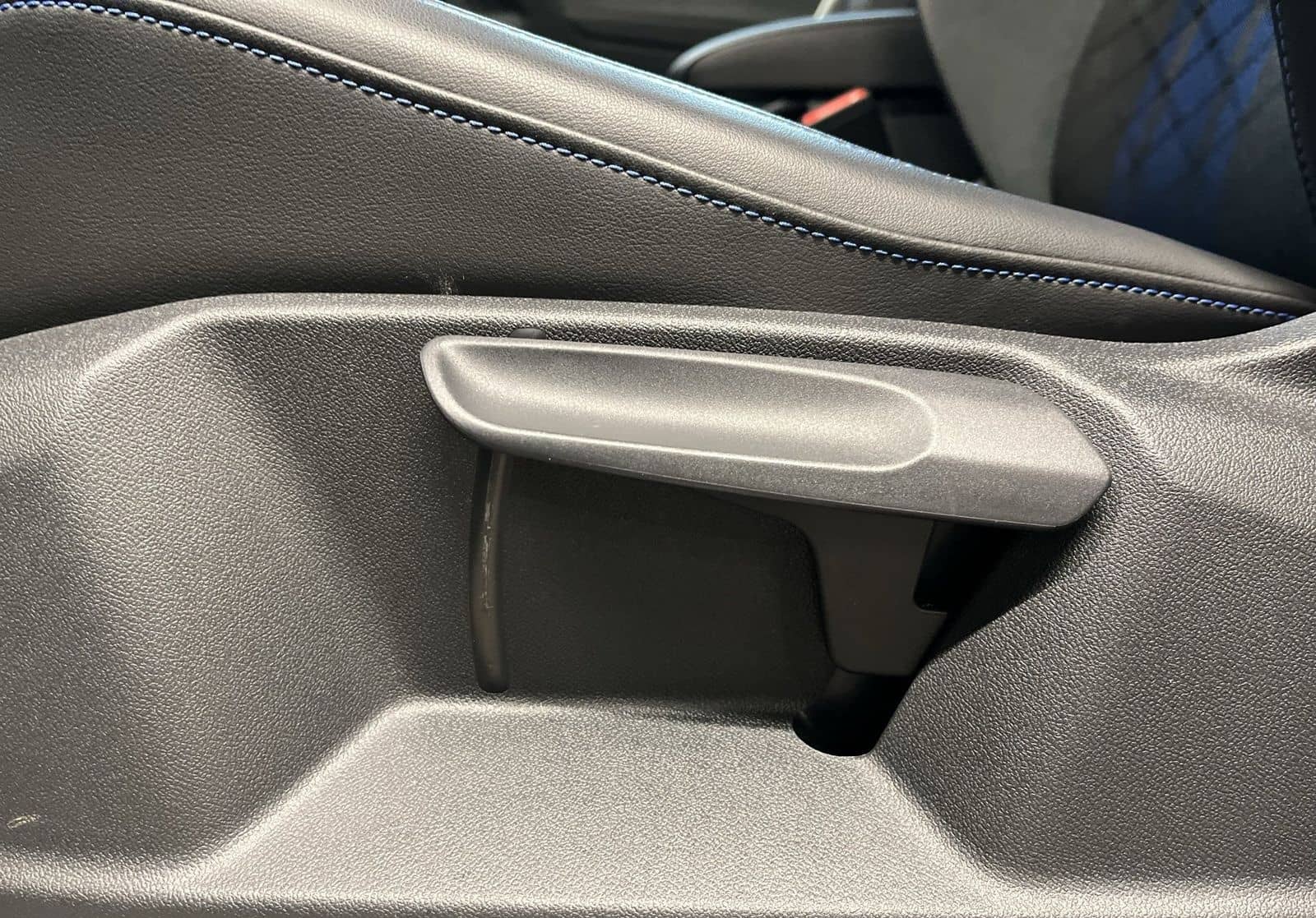 Volkswagen Tiguan R 2.0 TSI DSG 4M AUT SpurH Teilled. foto 12