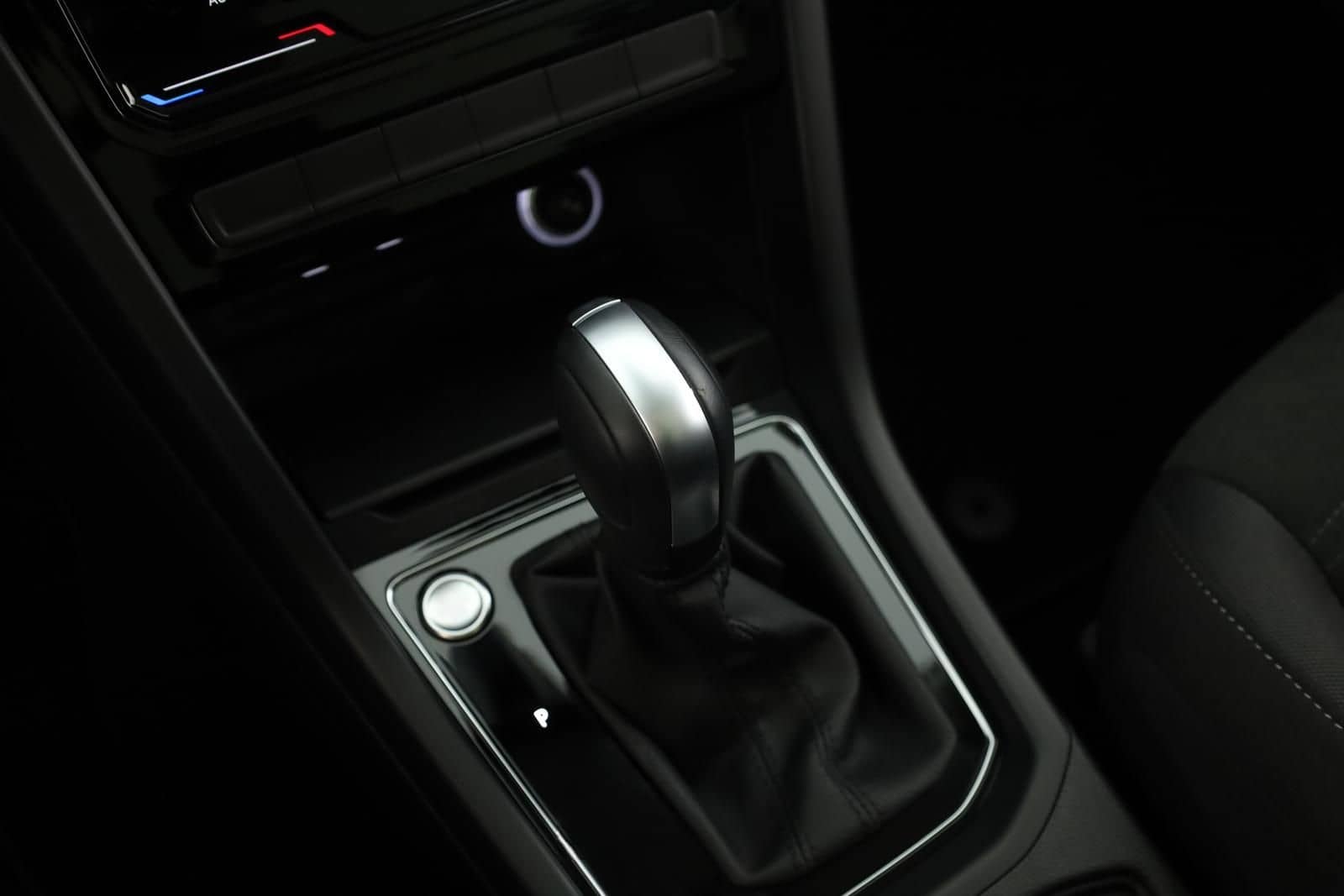 Volkswagen Touran 2.0 TDI DSG Highline R-Line 7 Pan Nav AHK foto 18