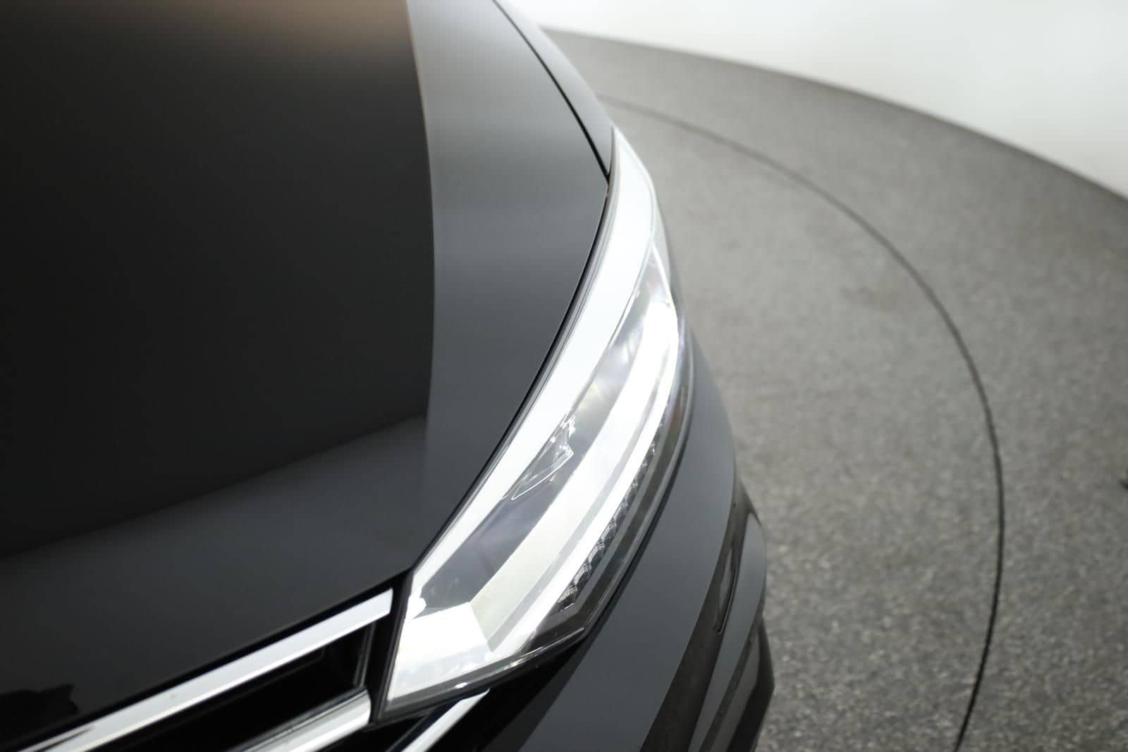 Volkswagen Touran 2.0 TDI DSG Highline R-Line 7 Pan Nav AHK foto 23