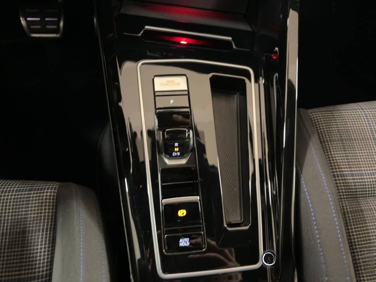 Volkswagen Golf 8 GTE 1.4 TSI DSG NAVI ACC SHZ PDC foto 14