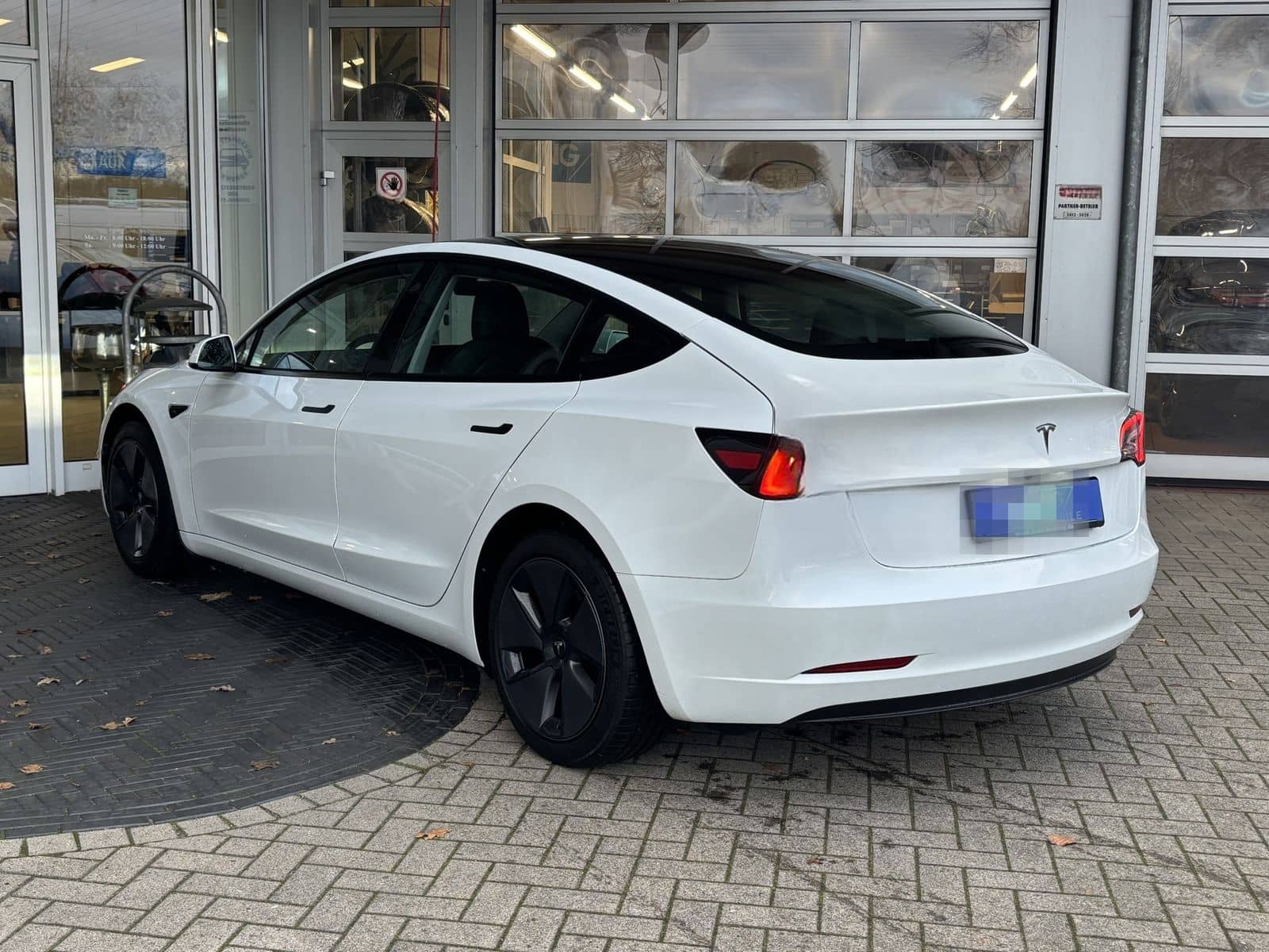 Tesla Model 3 Standard RWD PANO NAVI LED LEDER CAM ACC foto 4