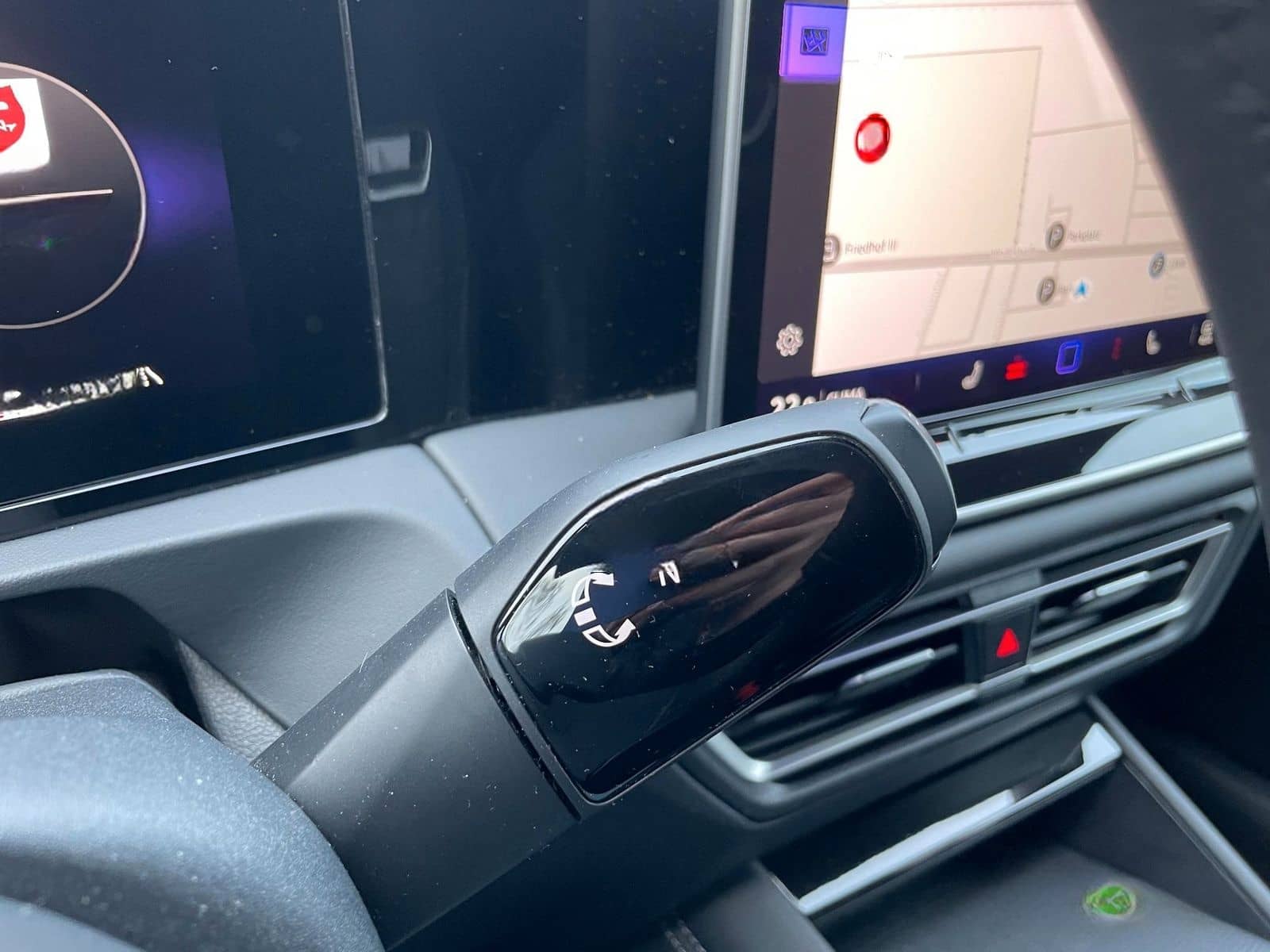 Volkswagen Tiguan 2.0 TDI R-Line DSG/LED/Area View/Sitz.-Le foto 13