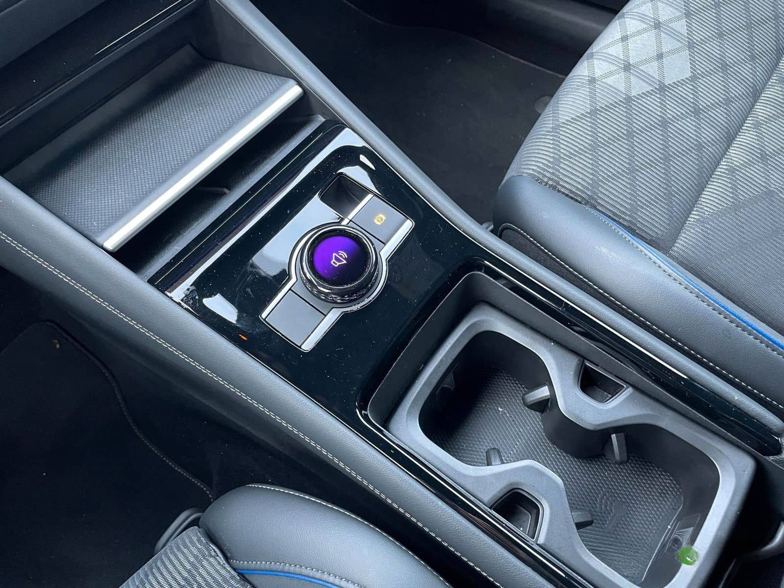 Volkswagen Tiguan 2.0 TDI R-Line DSG/LED/Area View/Sitz.-Le foto 14