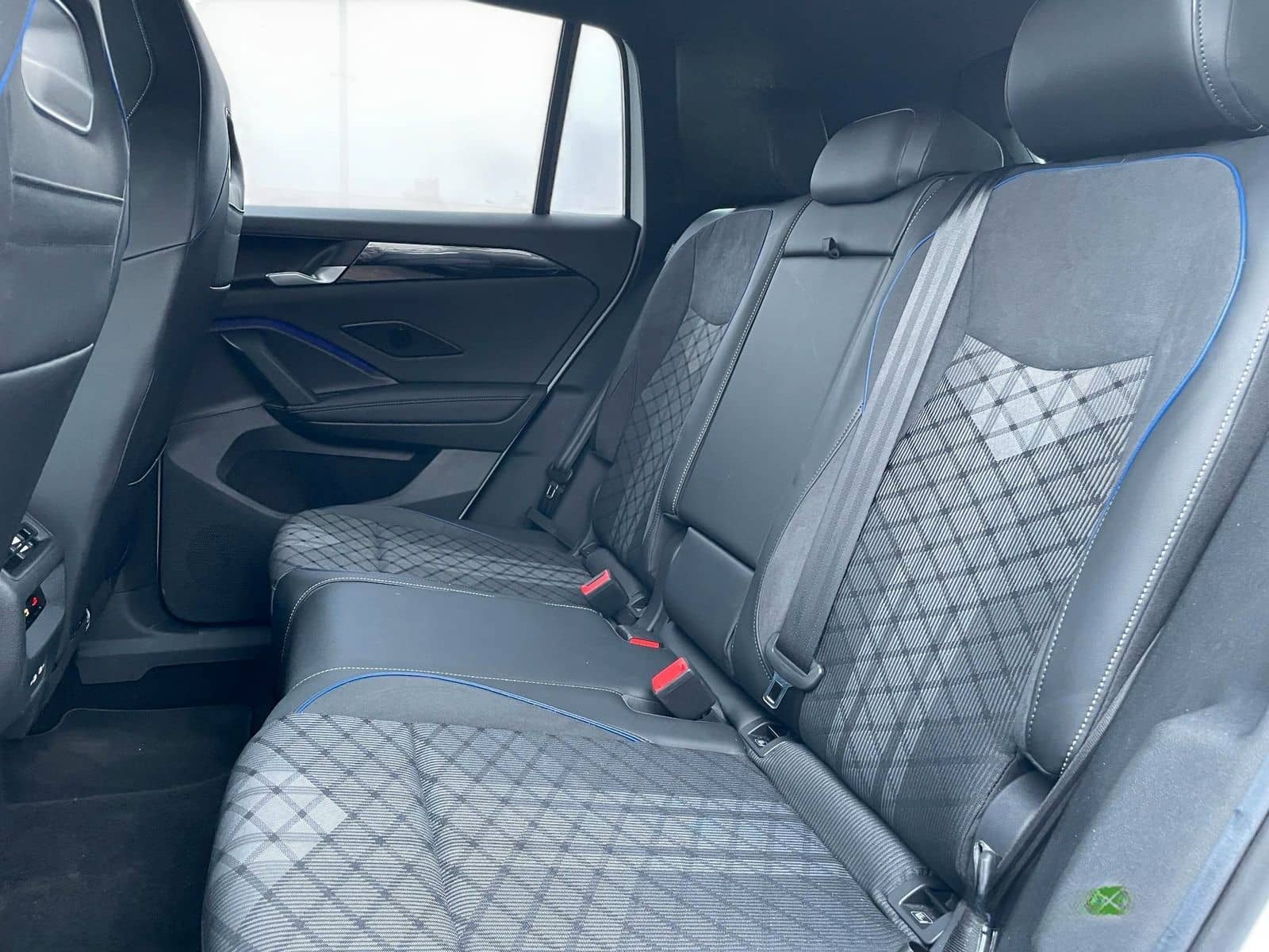 Volkswagen Tiguan 2.0 TDI R-Line DSG/LED/Area View/Sitz.-Le foto 8