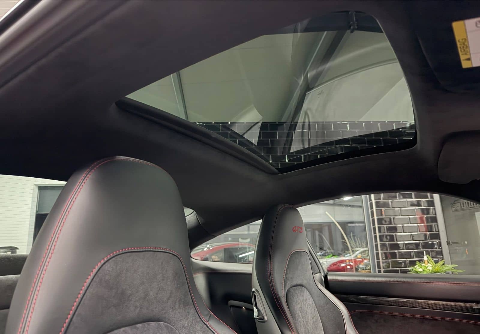 Porsche 911 Carrera 4 GTS APPROVED 10-2026 foto 17