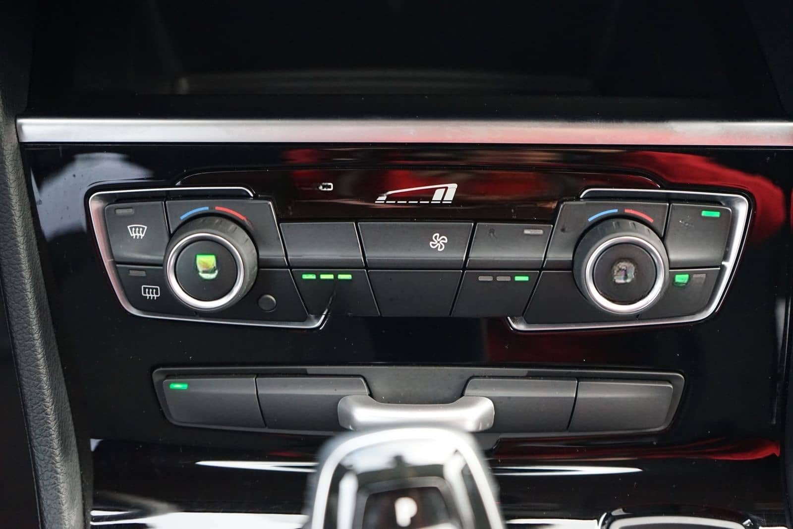 BMW 218d Advantage LED Navi PDC AHK foto 19