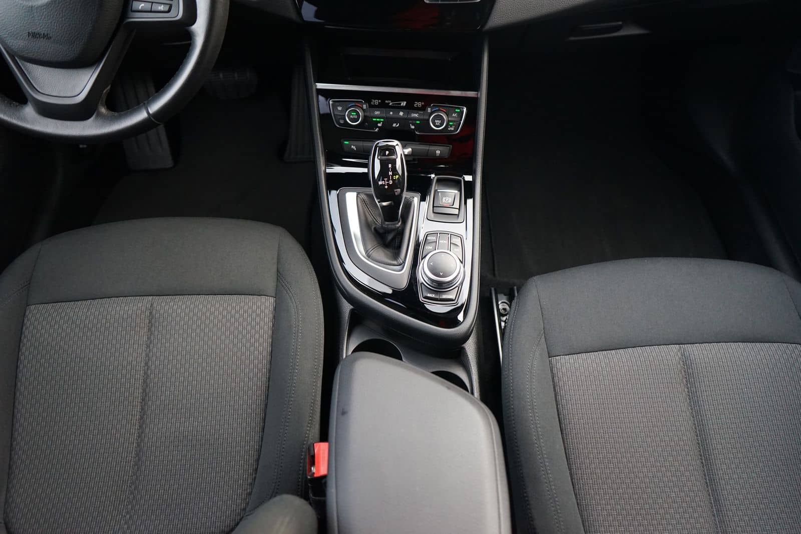 BMW 218d Advantage LED Navi PDC AHK foto 20