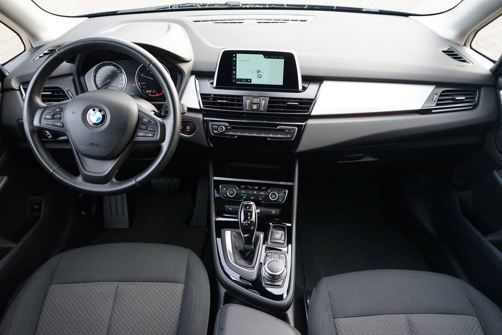 BMW 218d Advantage LED Navi PDC AHK foto 6