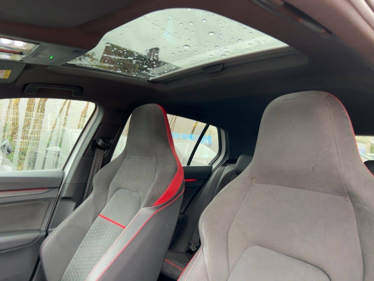 Volkswagen Golf VIII GTI CLUBSPORT 2.0 TSI DSG BLACK+APP+SH foto 14