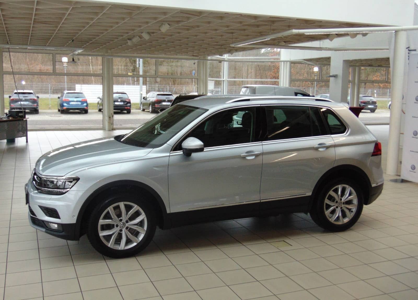 Volkswagen Tiguan Highline 2.0 TSI DSG 4Motion GANZJAHRES-R foto 12