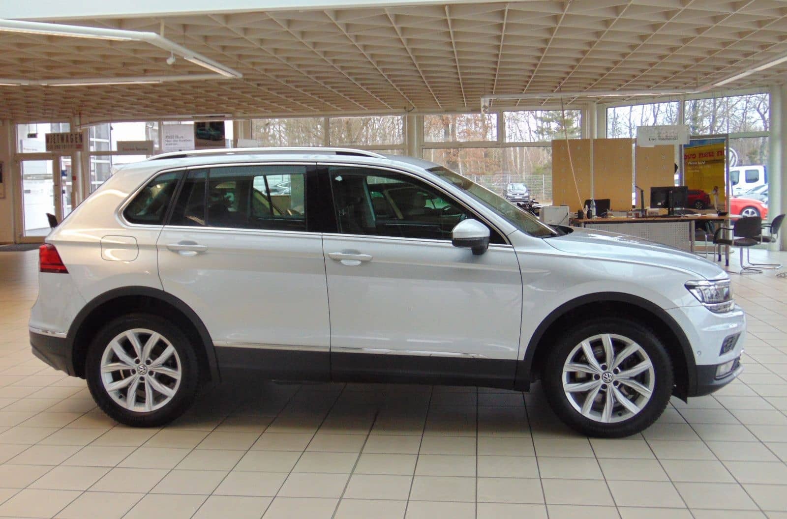 Volkswagen Tiguan Highline 2.0 TSI DSG 4Motion GANZJAHRES-R foto 9