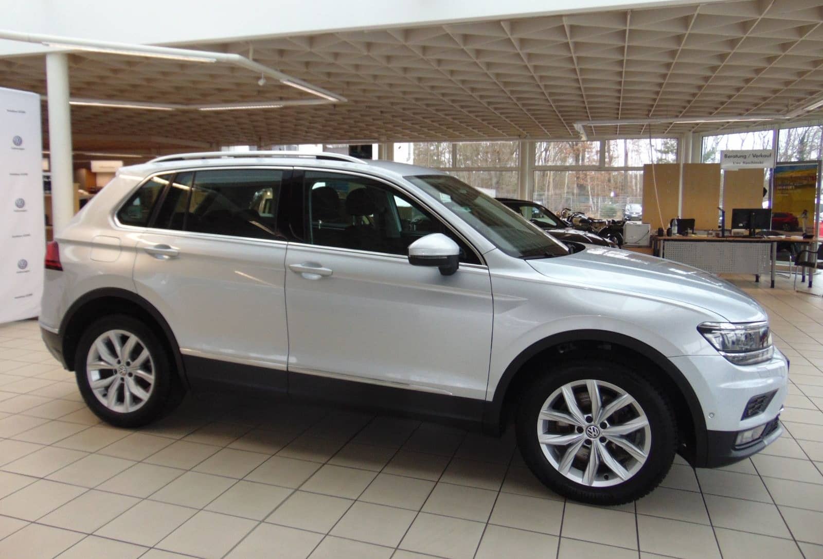 Volkswagen Tiguan Highline 2.0 TSI DSG 4Motion GANZJAHRES-R foto 10