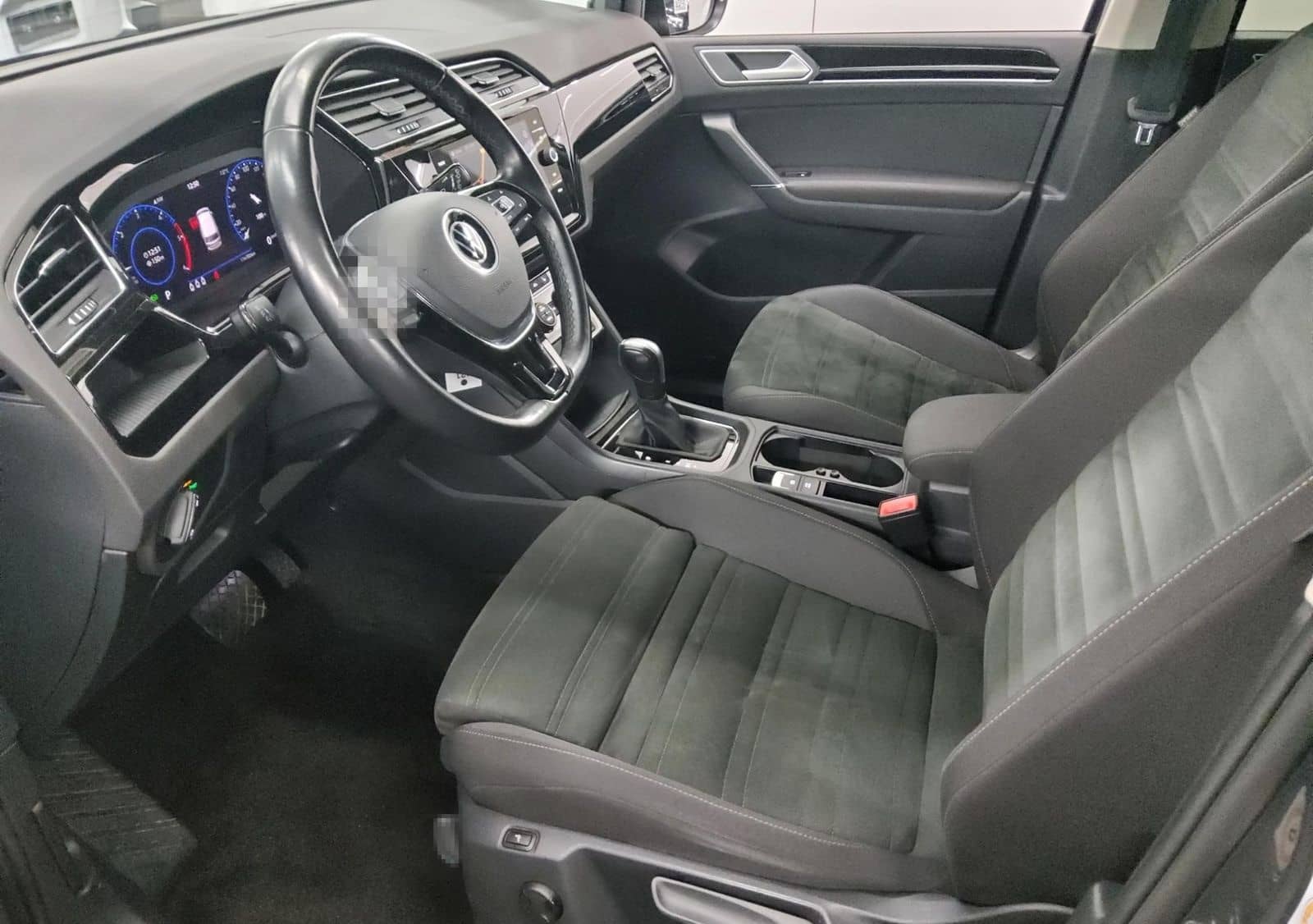 Volkswagen Touran 2.0 TDI Highline Navi LED ACC AID foto 9