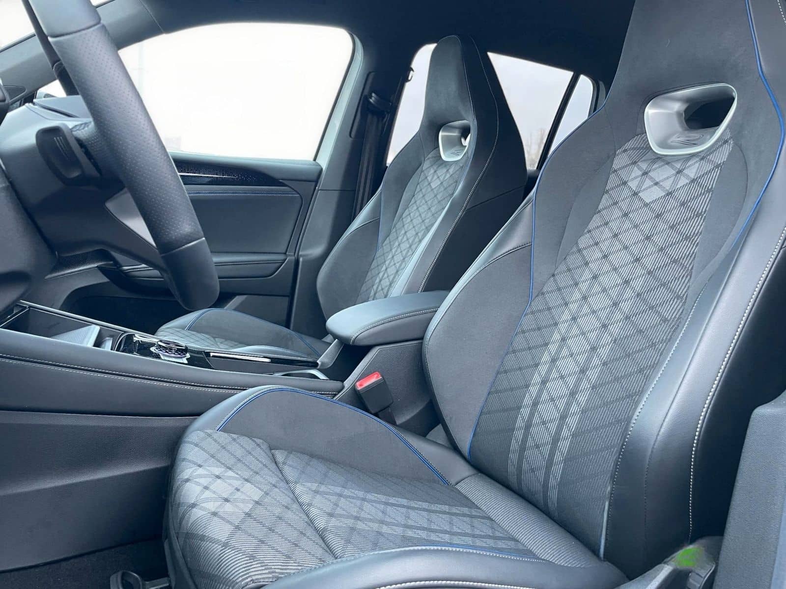 Volkswagen Tiguan 2.0 TDI R-Line DSG/LED/Area View/Sitz.-Le foto 10