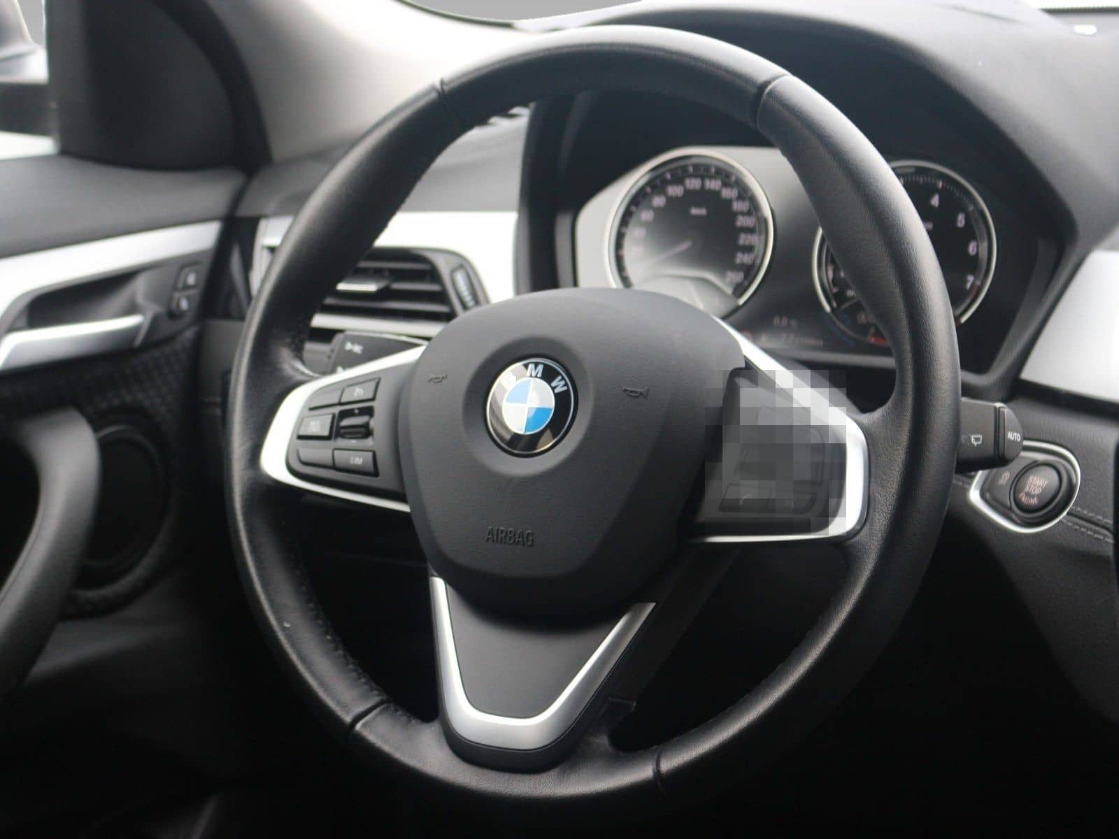 BMW X2 sDrive18i Advantage DAB LED RFK Navi AHK Shz foto 17