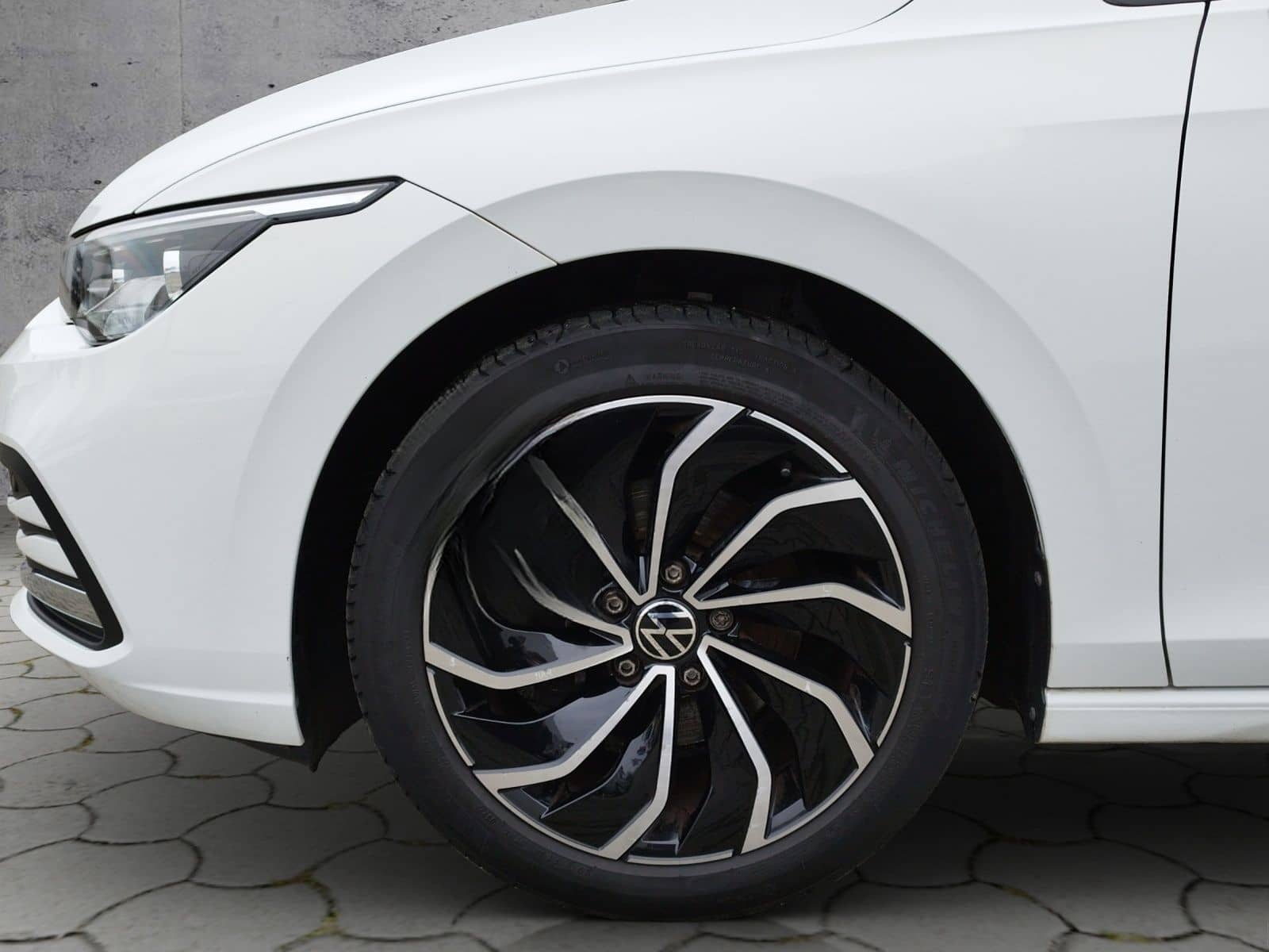 Volkswagen Golf VIII Active 1.5TSI 5JG/AHK/NAV/LED+/RFK foto 5