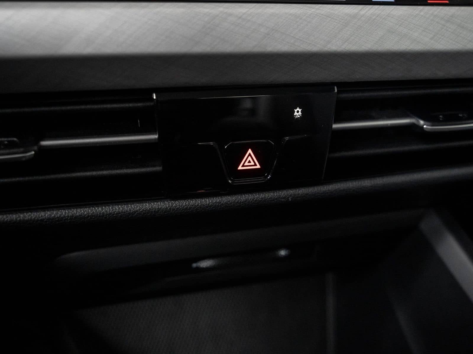 Volkswagen Golf VIII 1.0 eTSI Life DSG NaviPro Navi foto 17