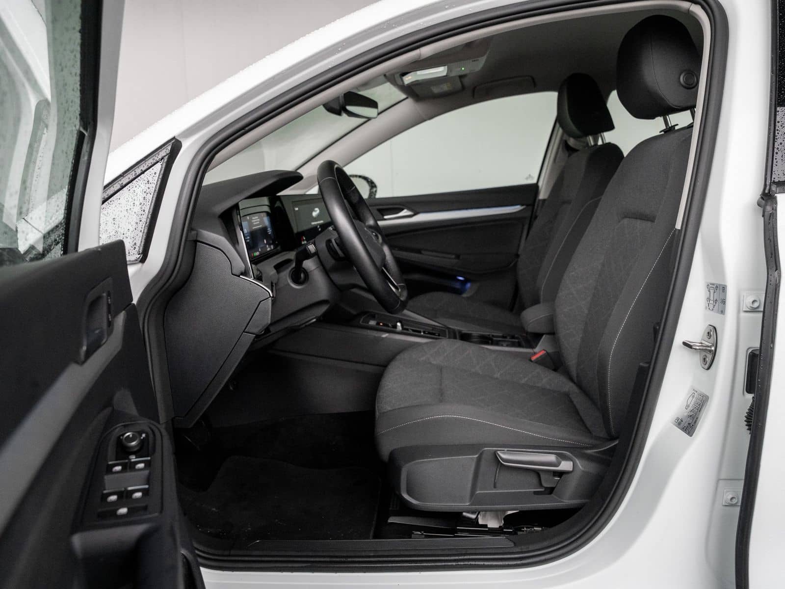 Volkswagen Golf VIII 1.0 eTSI Life DSG NaviPro Navi foto 7