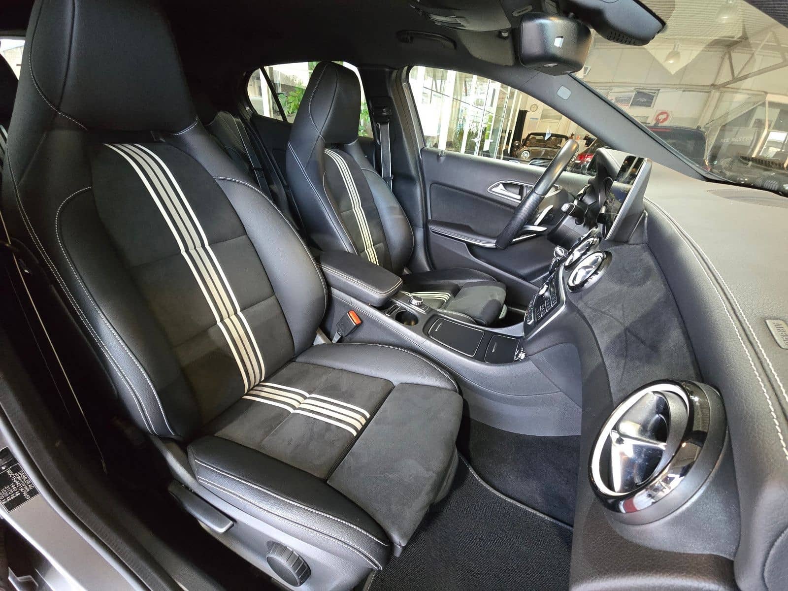 Mercedes-Benz GLA 180 Sport Peak Edition+AMG LINE+NAVI+KAMERA+ foto 18