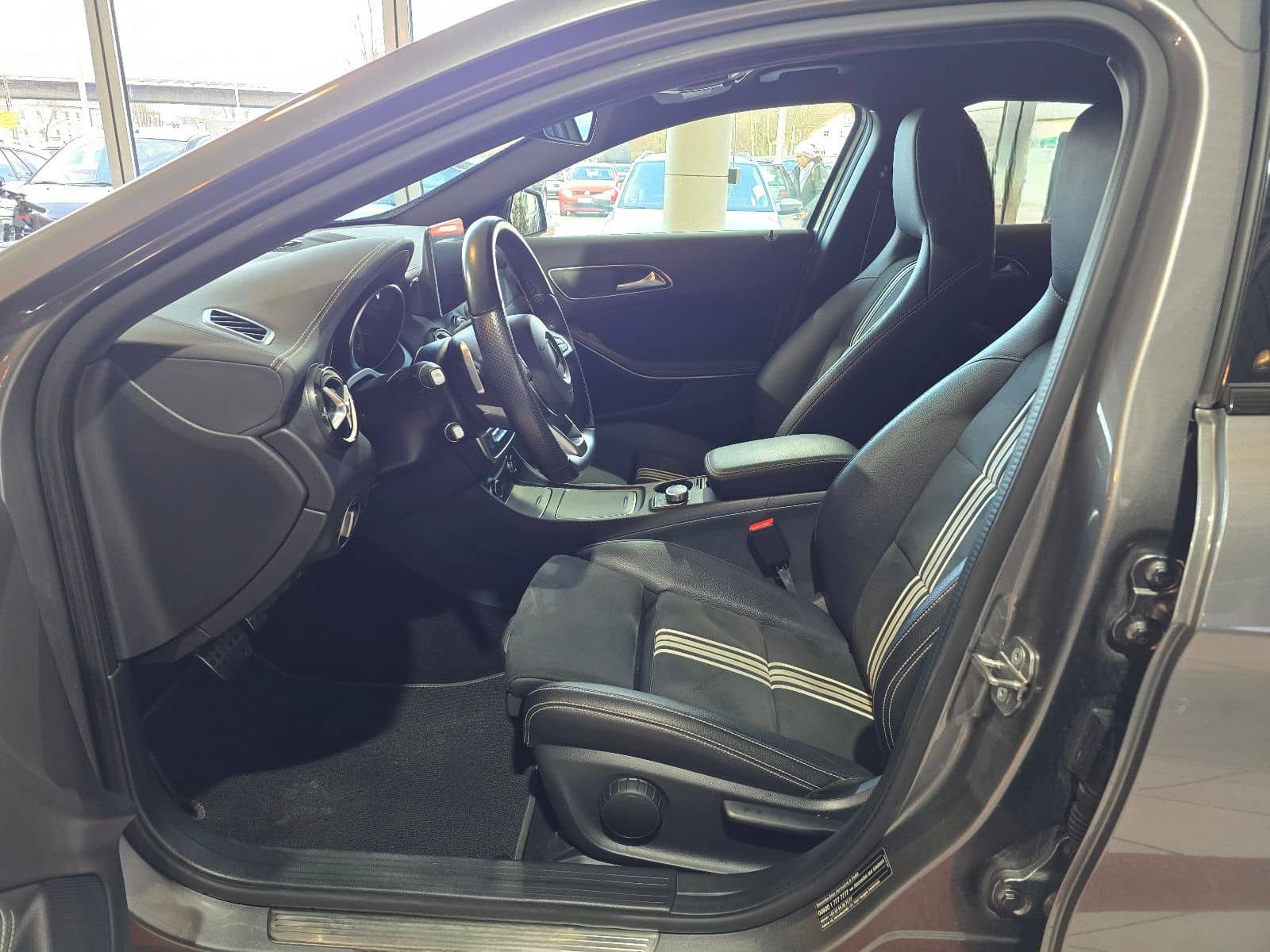 Mercedes-Benz GLA 180 Sport Peak Edition+AMG LINE+NAVI+KAMERA+ foto 9