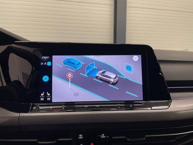 Volkswagen Golf VIII Lim. 1.5TSI Style KAMERA+APP+ACC+LANE+ foto 21