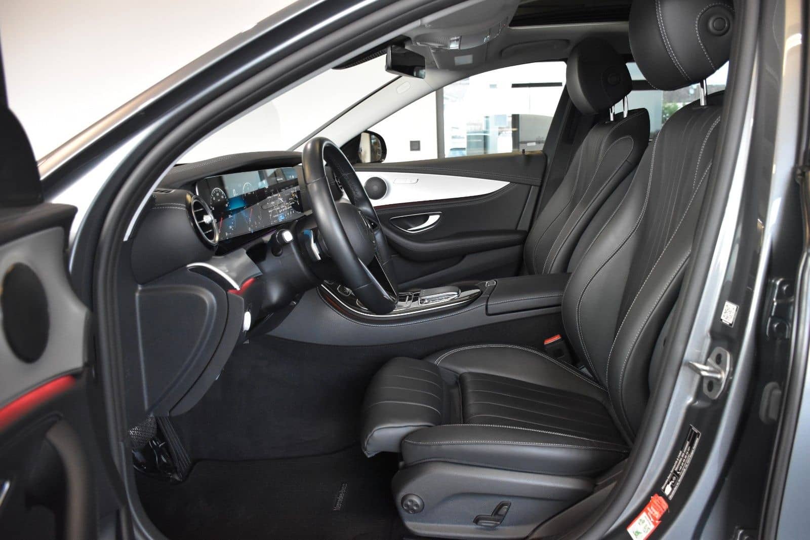 Mercedes-Benz E 220 D 9G EXCLUSIVE"LEDER"360°-KAMERA"ESD"AHK" foto 13