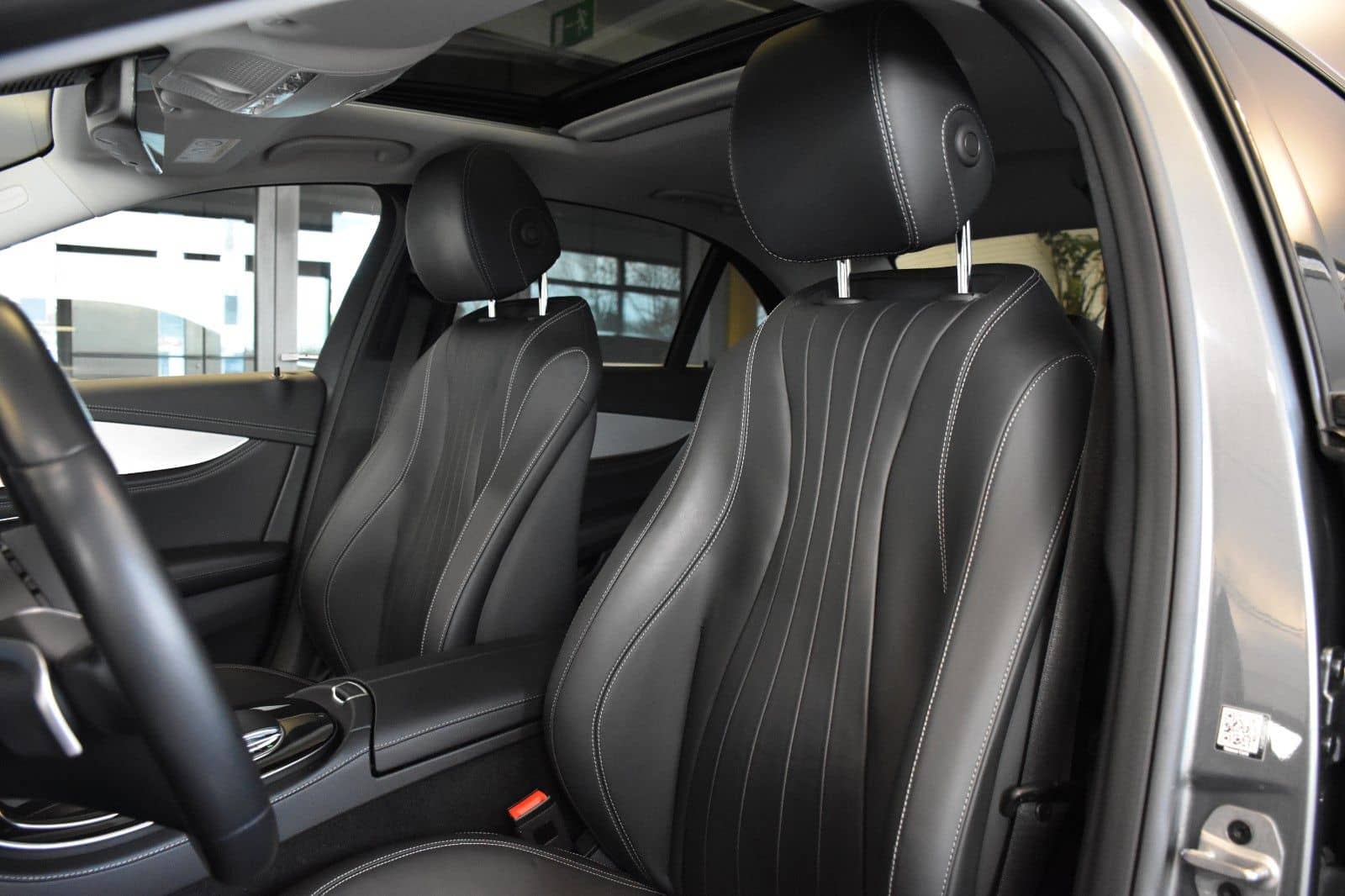 Mercedes-Benz E 220 D 9G EXCLUSIVE"LEDER"360°-KAMERA"ESD"AHK" foto 15