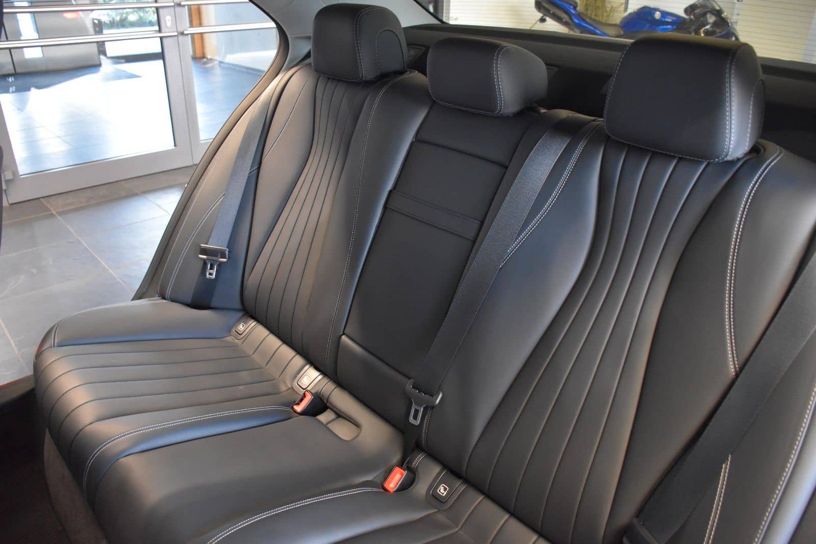 Mercedes-Benz E 220 D 9G EXCLUSIVE"LEDER"360°-KAMERA"ESD"AHK" foto 18