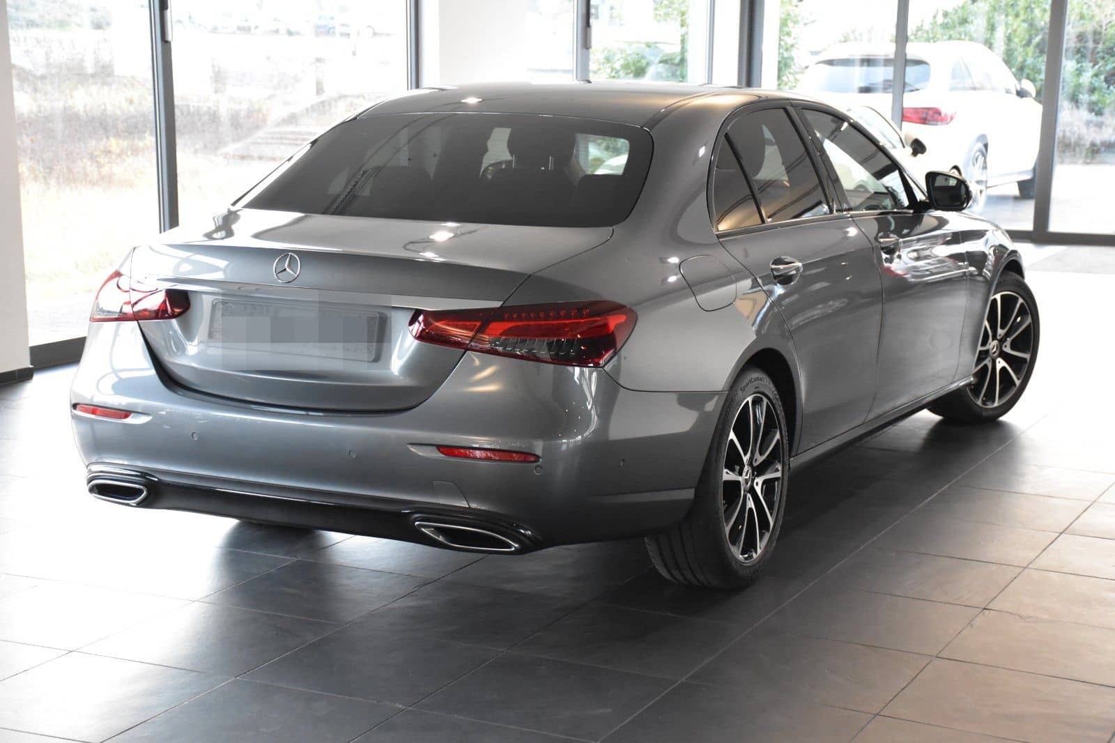 Mercedes-Benz E 220 D 9G EXCLUSIVE"LEDER"360°-KAMERA"ESD"AHK" foto 3