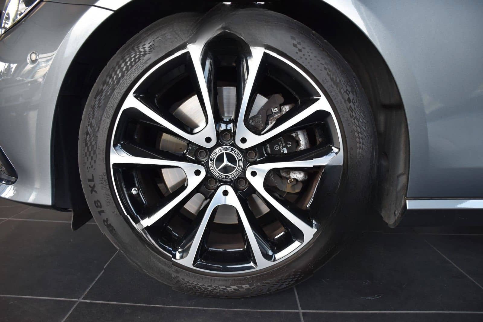 Mercedes-Benz E 220 D 9G EXCLUSIVE"LEDER"360°-KAMERA"ESD"AHK" foto 7