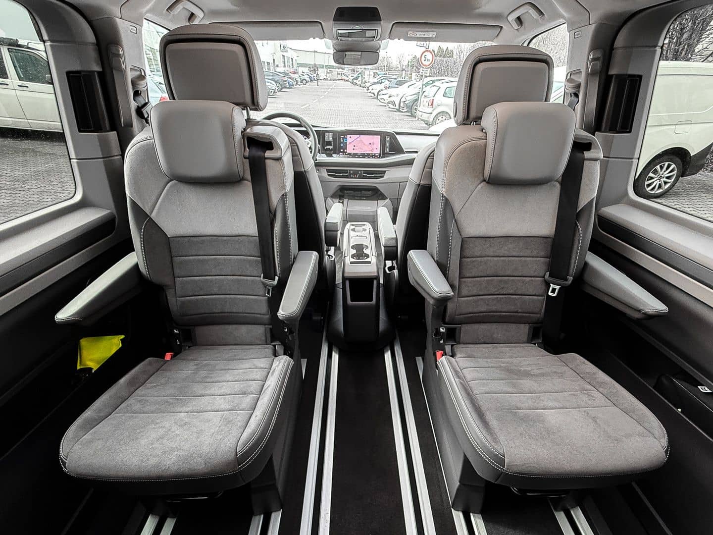 Volkswagen T7 Multivan 2.0 TDI Edition lang AHK/Matrix/Pano foto 11