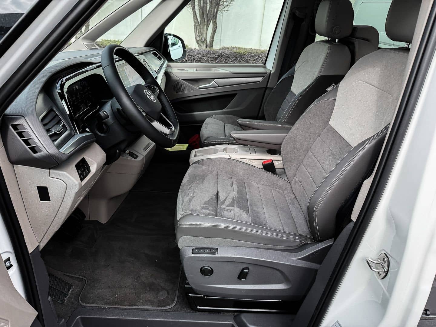 Volkswagen T7 Multivan 2.0 TDI Edition lang AHK/Matrix/Pano foto 12