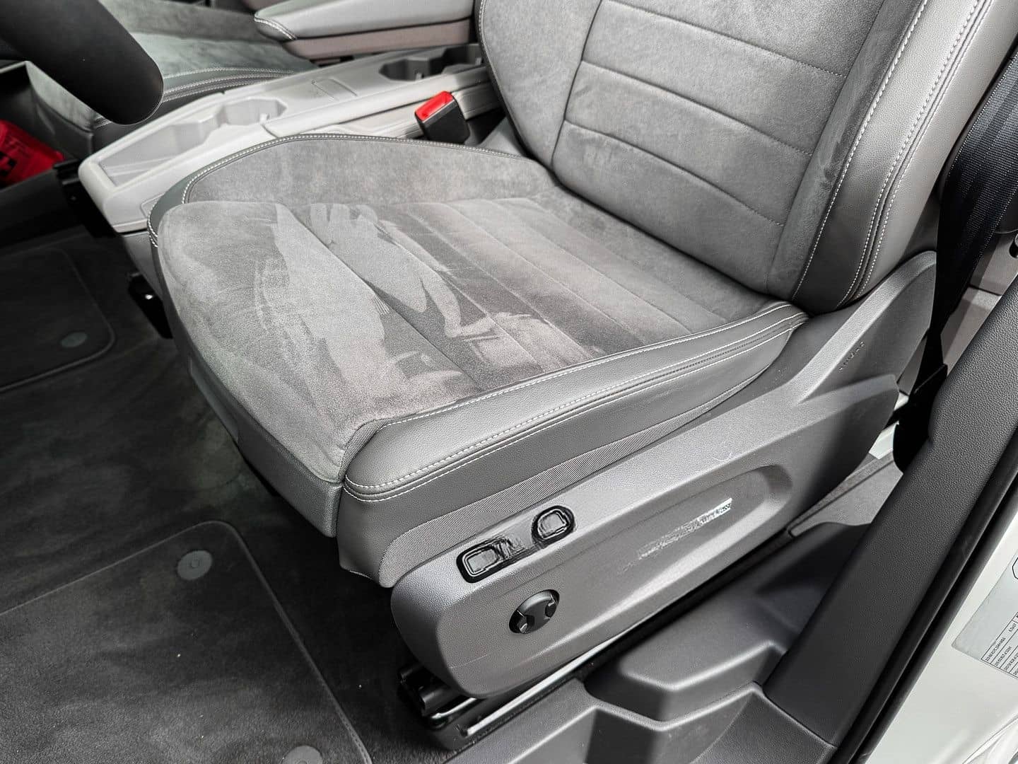 Volkswagen T7 Multivan 2.0 TDI Edition lang AHK/Matrix/Pano foto 14