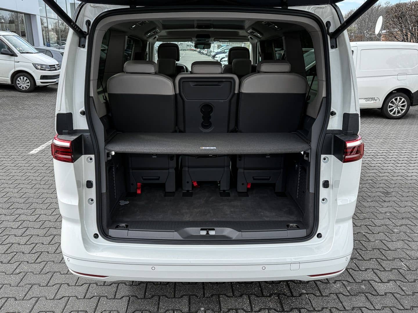 Volkswagen T7 Multivan 2.0 TDI Edition lang AHK/Matrix/Pano foto 19