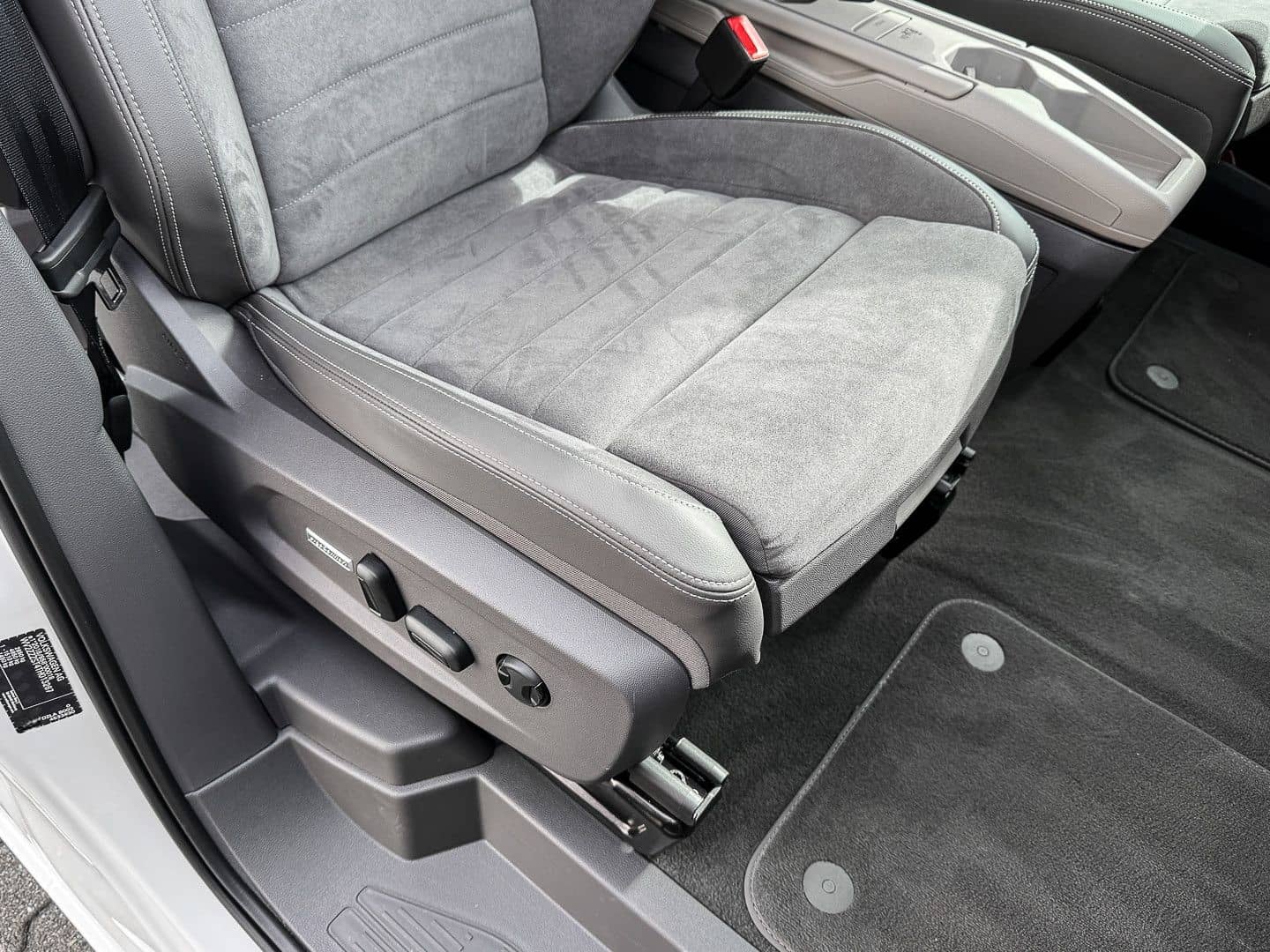 Volkswagen T7 Multivan 2.0 TDI Edition lang AHK/Matrix/Pano foto 7